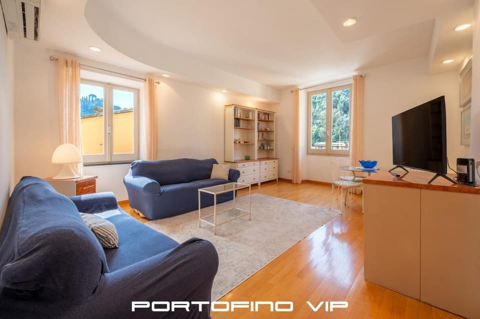 Communal lounge/ TV room, TV and multimedia, Living room, Seating area