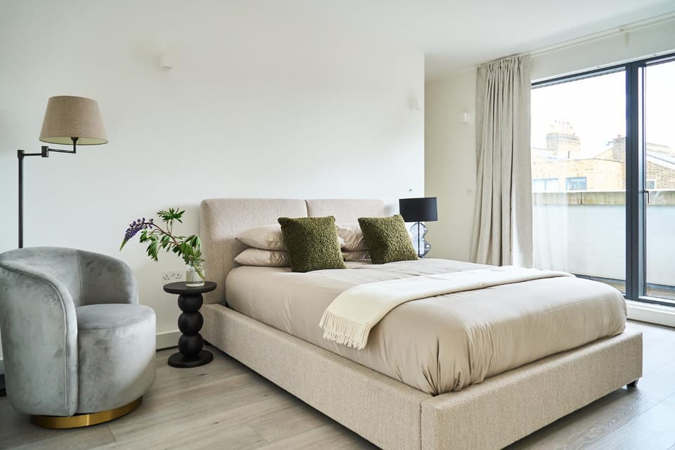 Bed, Balcony/Terrace, Living room, Photo of the whole room, Seating area, Bedroom