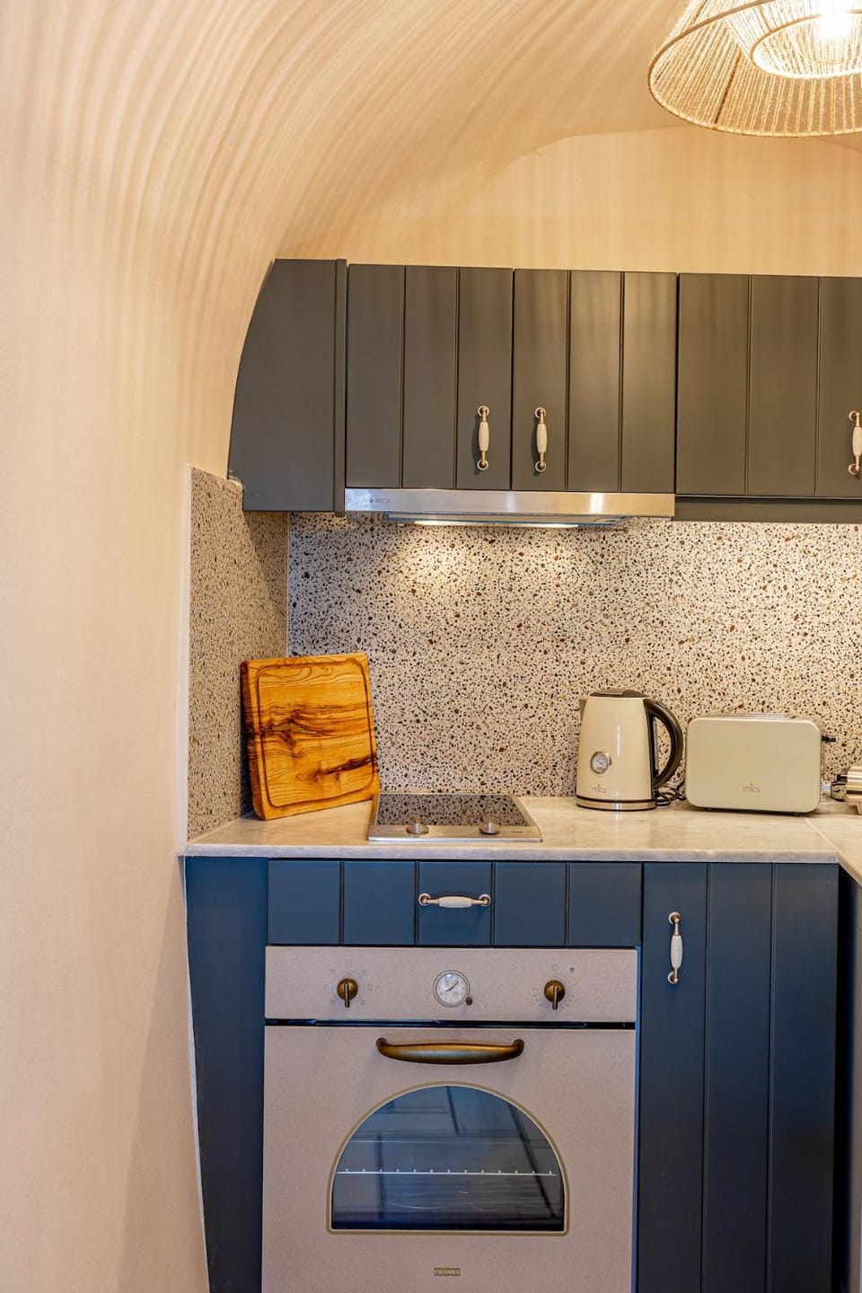Coffee/tea facilities, stove, kitchen
