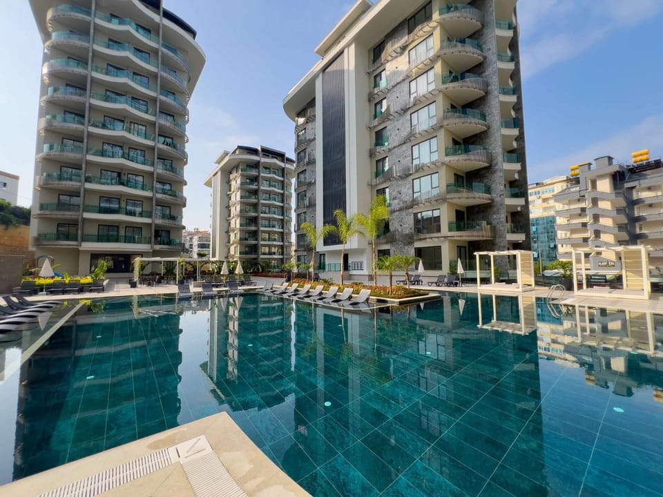 Property building, Day, Swimming pool