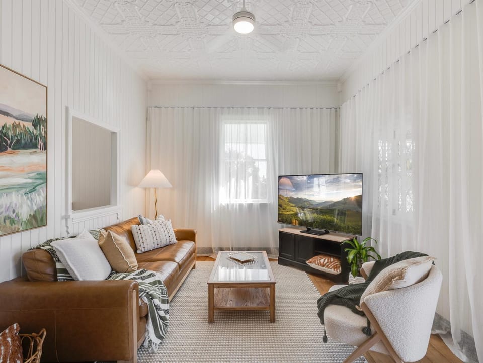 Character CBD Cottage House in Toowoomba