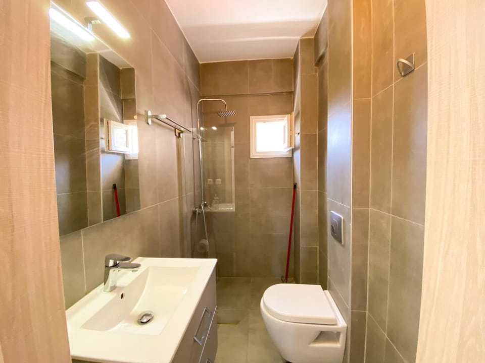 Shower, Toilet, towels