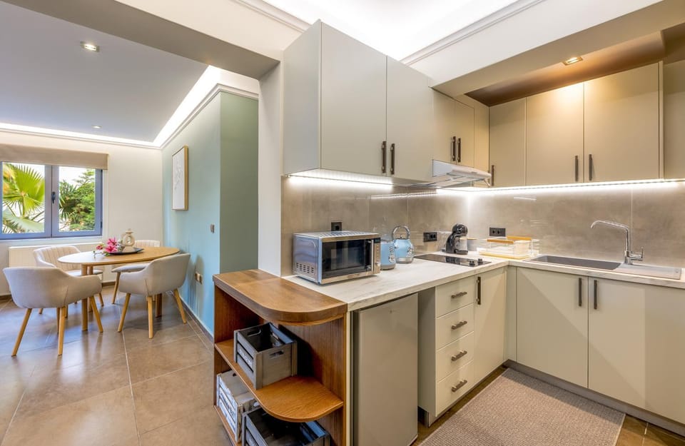 Kitchen or kitchenette, Dining area, oven, stove