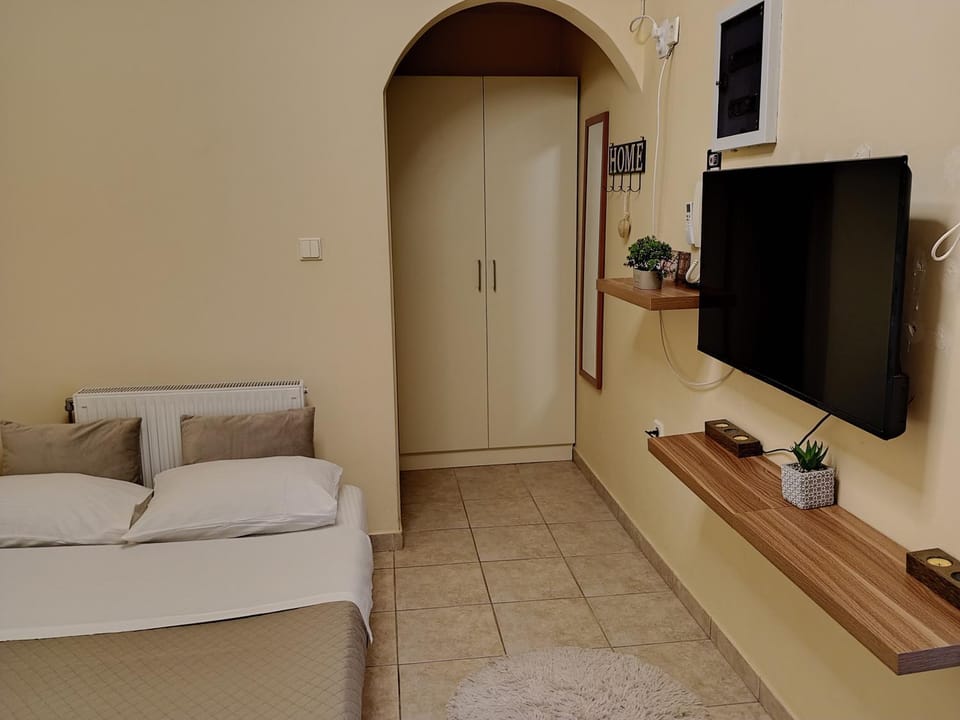 Garden studio Apartment in Piraeus Regional Unit, Greece