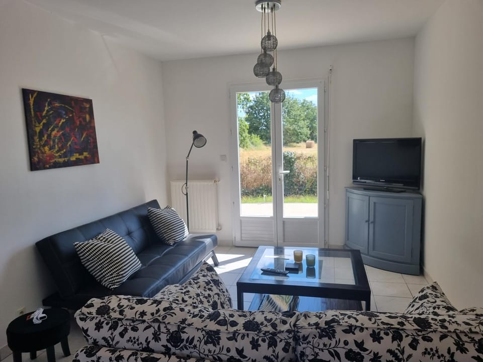 Maison jaune House in Centre-Val de Loire