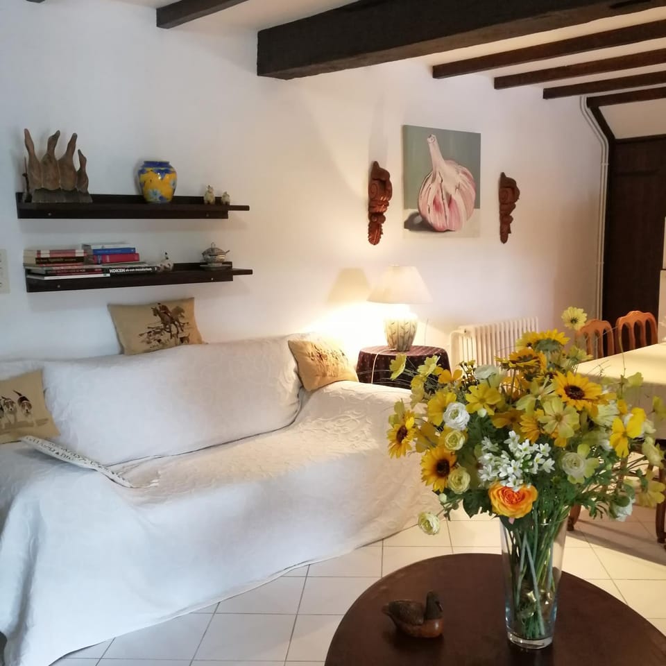 Bed, Living room