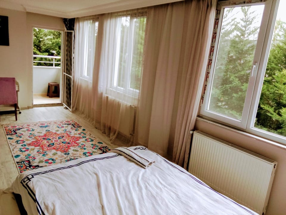 Ahmet Teacher Hotel, 6 minutes from the airport Bed and Breakfast in İstanbul Province