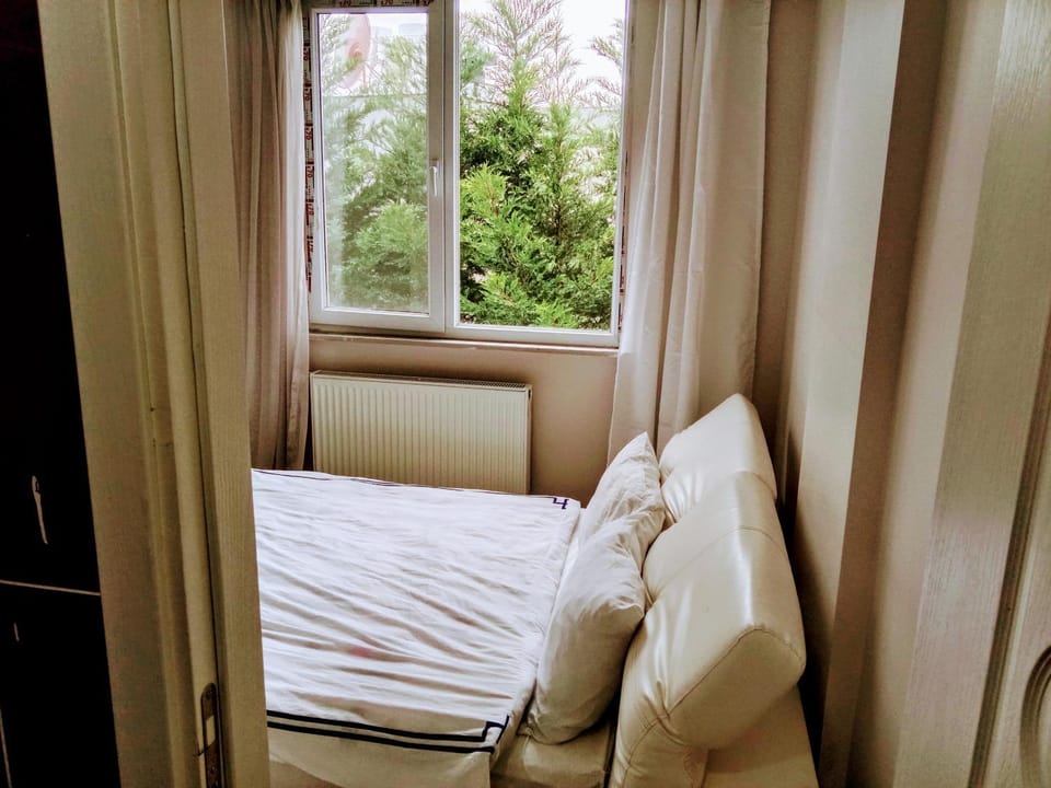 Ahmet Teacher Hotel, 6 minutes from the airport Bed and Breakfast in İstanbul Province