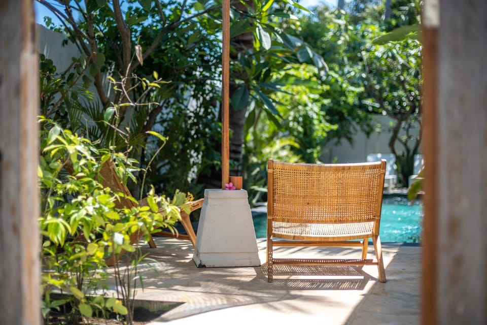 Garden, Seating area, Swimming pool