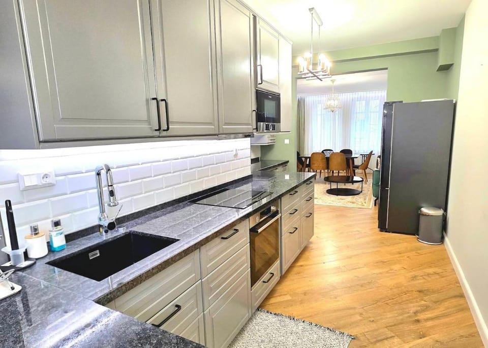 Kitchen or kitchenette, Dining area, dishwasher, oven, pet friendly, stove