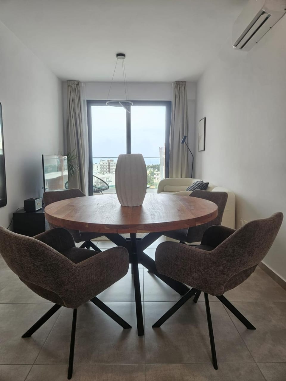 Living room, Seating area, Dining area