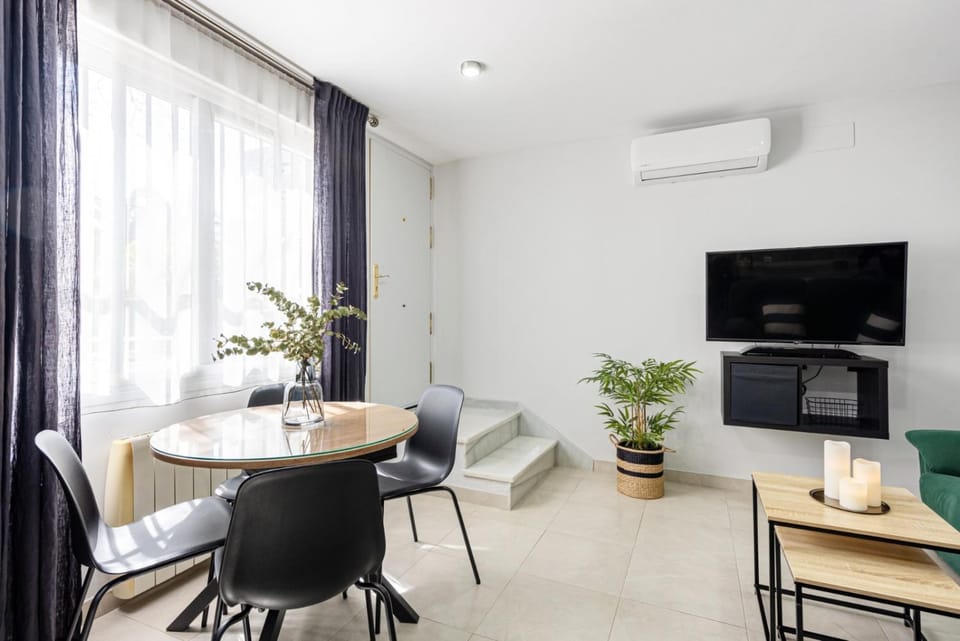 TV and multimedia, Living room, Dining area, air conditioner