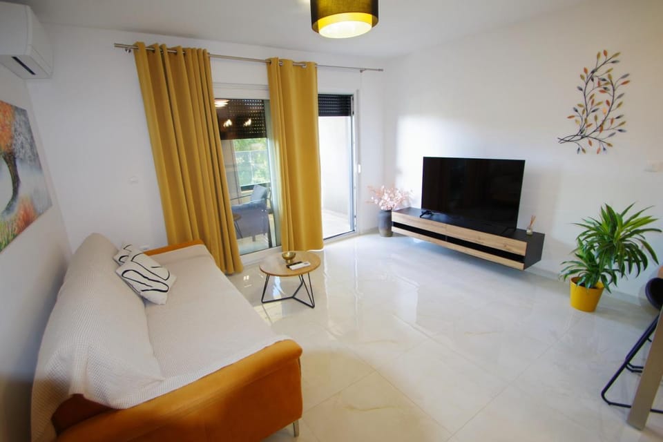 Modern 2-Bedroom Apartment Near the Beach Apartment in Pula