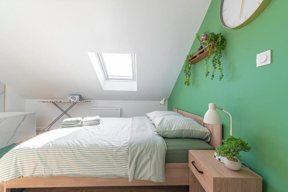 Bed, Photo of the whole room, Bedroom