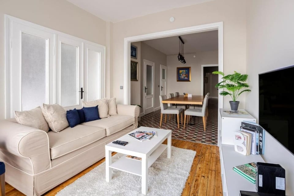 Elegant 3BD Bosphorus Views Chic Kadıkoy Home #384 Apartment in Istanbul