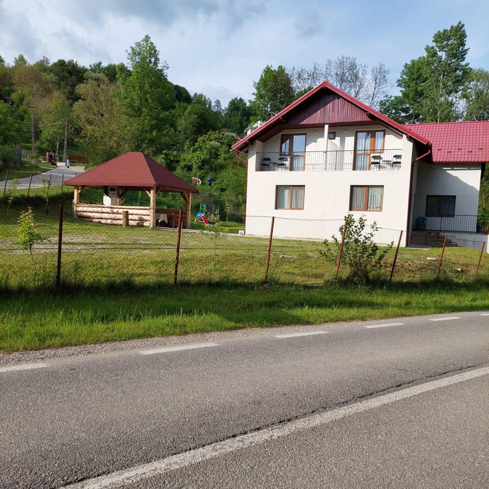 Casa Valea Arefului Vacation rental in Romania