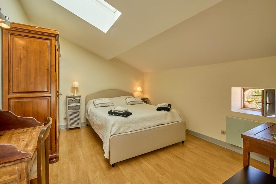 Bedroom, wardrobe