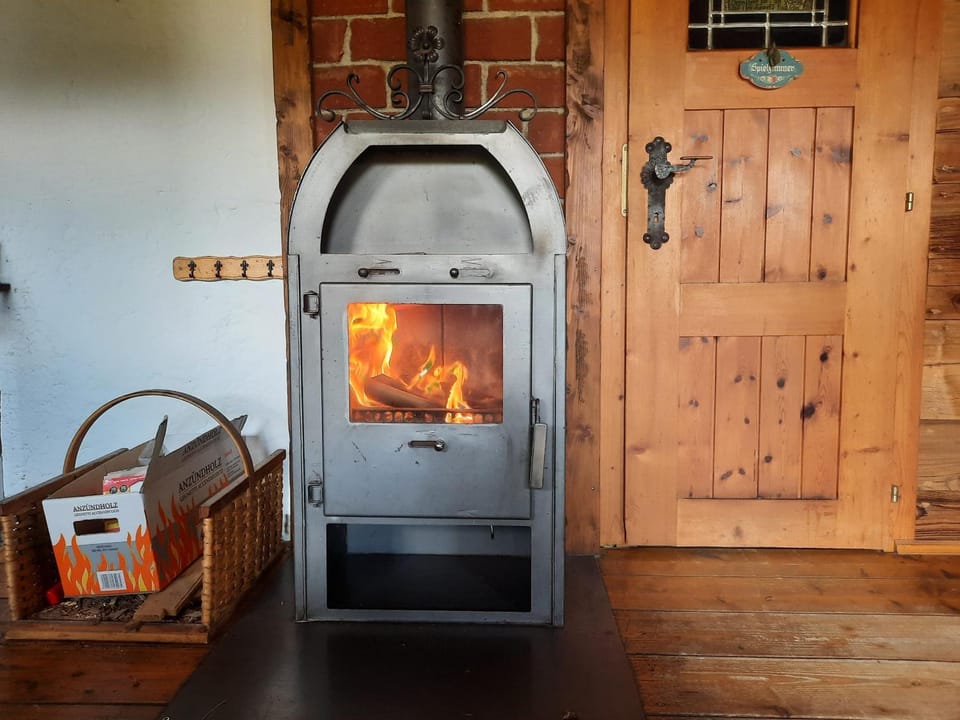 Living room, oven