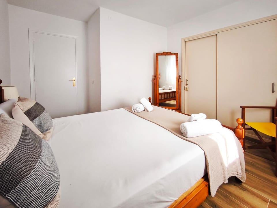 Bed, Photo of the whole room, Bedroom, towels, wardrobe