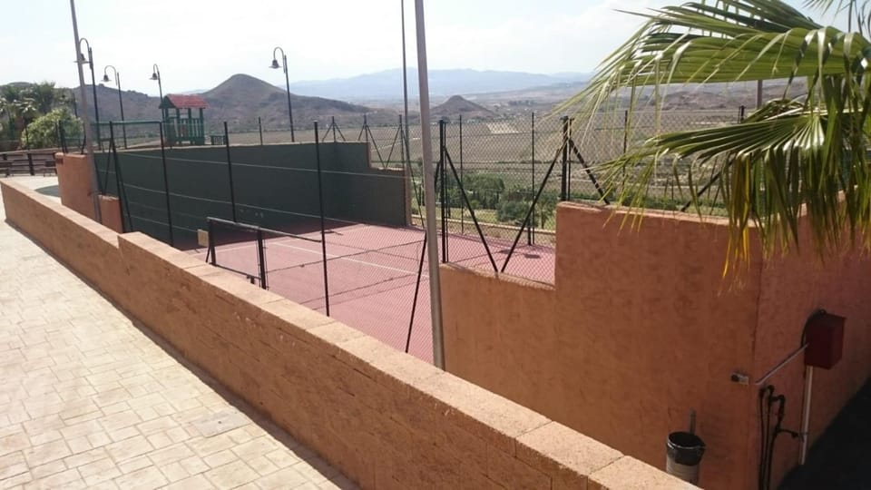 Tennis court, Mountain view