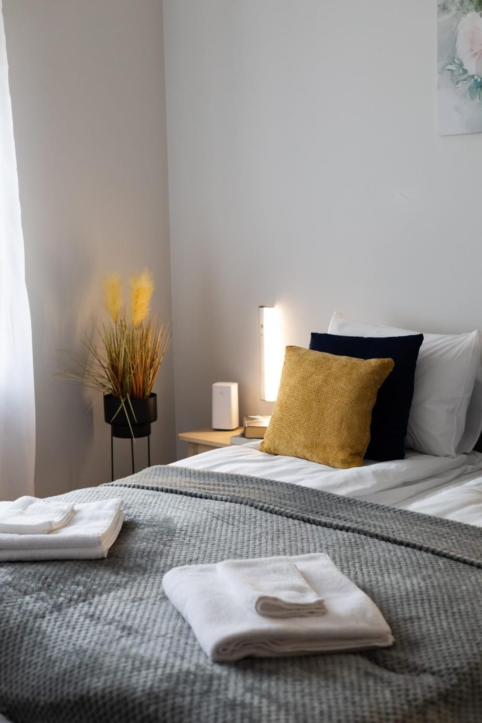 Bed, Photo of the whole room, Bedroom, towels