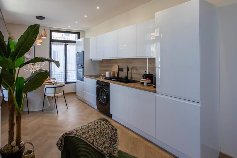 #52 Staywizus - Etoile Suite ,Central, Balcony, AC - 5 min Place Massena Apartment in Nice
