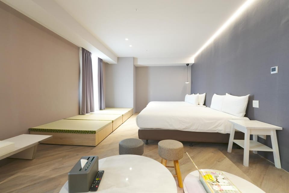 Photo of the whole room, Bedroom