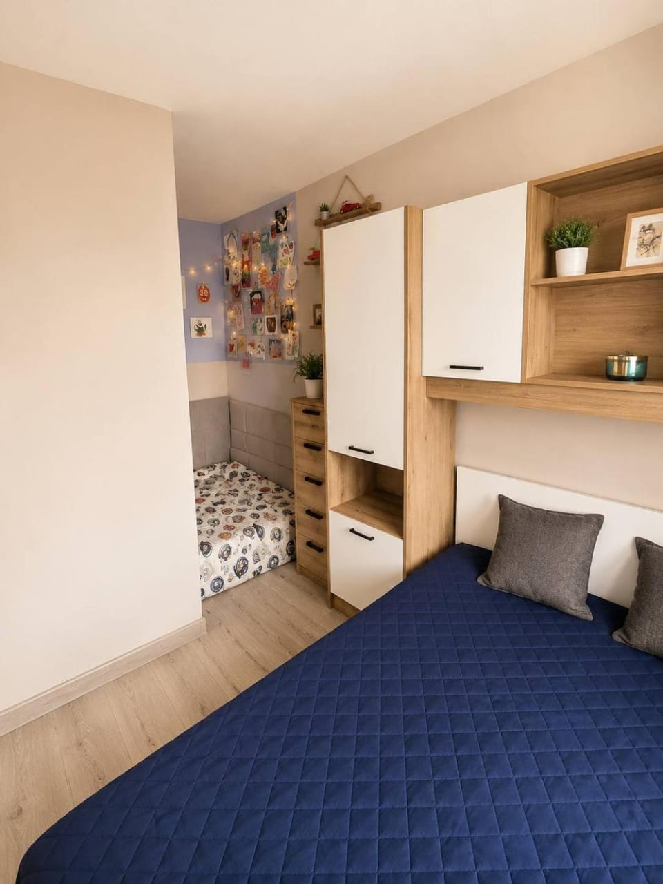 Bed, Photo of the whole room, Bedroom, wardrobe