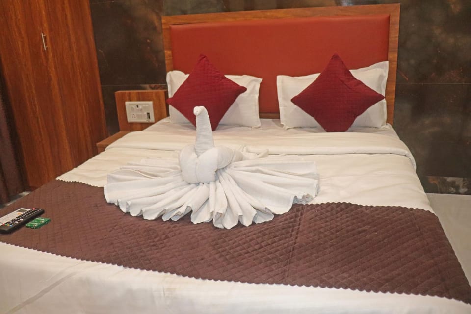 Hotel Chirag Next Nature lodge in Maharashtra