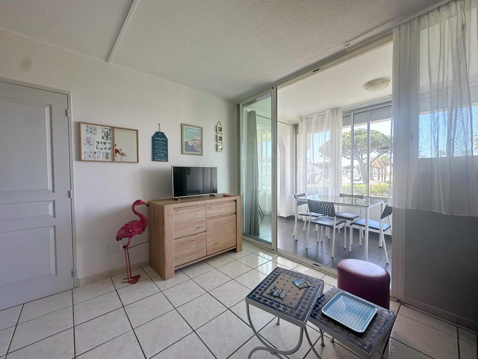 Communal lounge/ TV room, TV and multimedia