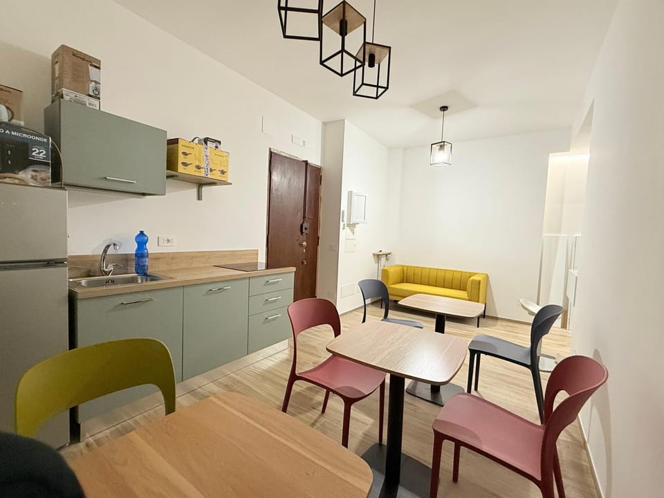 Communal lounge/ TV room, Kitchen or kitchenette, Living room, Seating area, Dining area, Communal kitchen, microwave, minibar