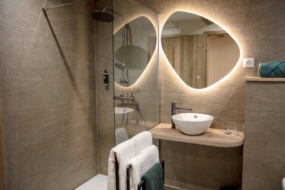 Shower, Bathroom, towels