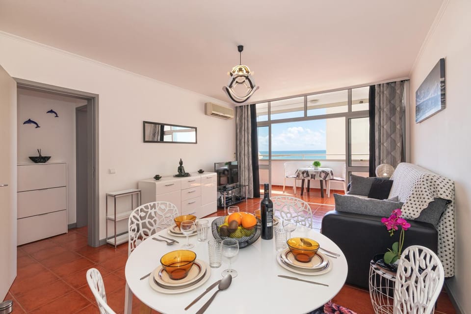 Natural landscape, TV and multimedia, Living room, Seating area, Dining area, Sea view