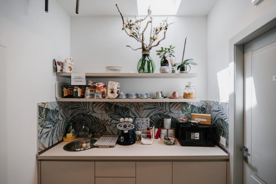 Coffee/tea facilities, Food and drinks, Breakfast, minibar