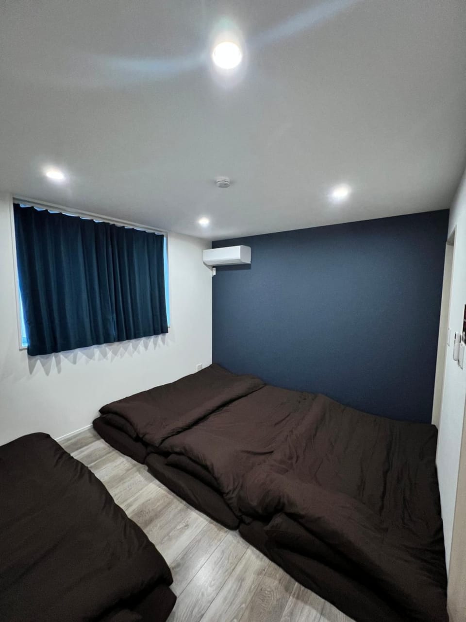 Bed, Photo of the whole room, Bedroom, air conditioner