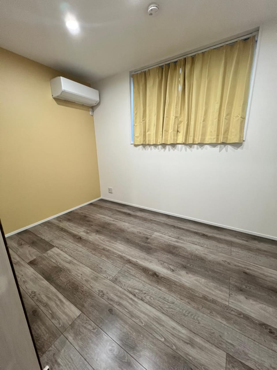 Bedroom, air conditioner