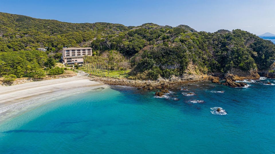 Property building, Day, Natural landscape, Beach, Mountain view, Sea view