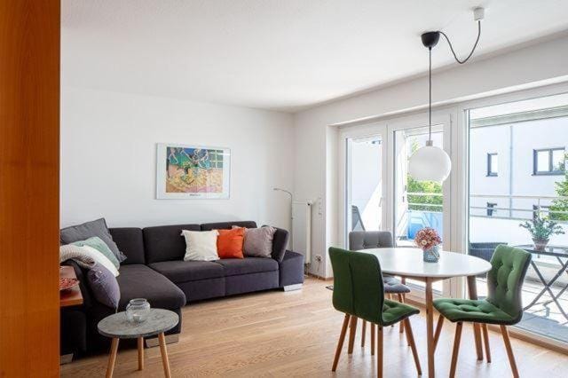 View (from property/room), Balcony/Terrace, Living room, Seating area, Dining area