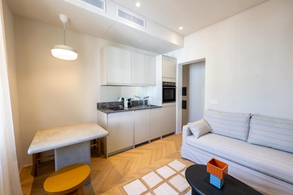 Kitchen or kitchenette, Living room, Seating area, Dining area, stove, air conditioner