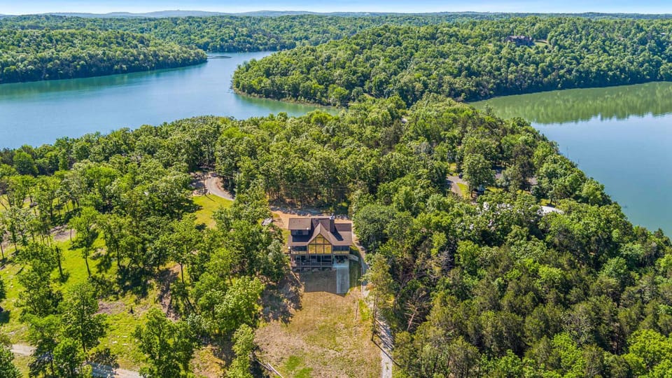 Shoreline Splash - Easy Access to Beaver Lake House in Beaver Lake