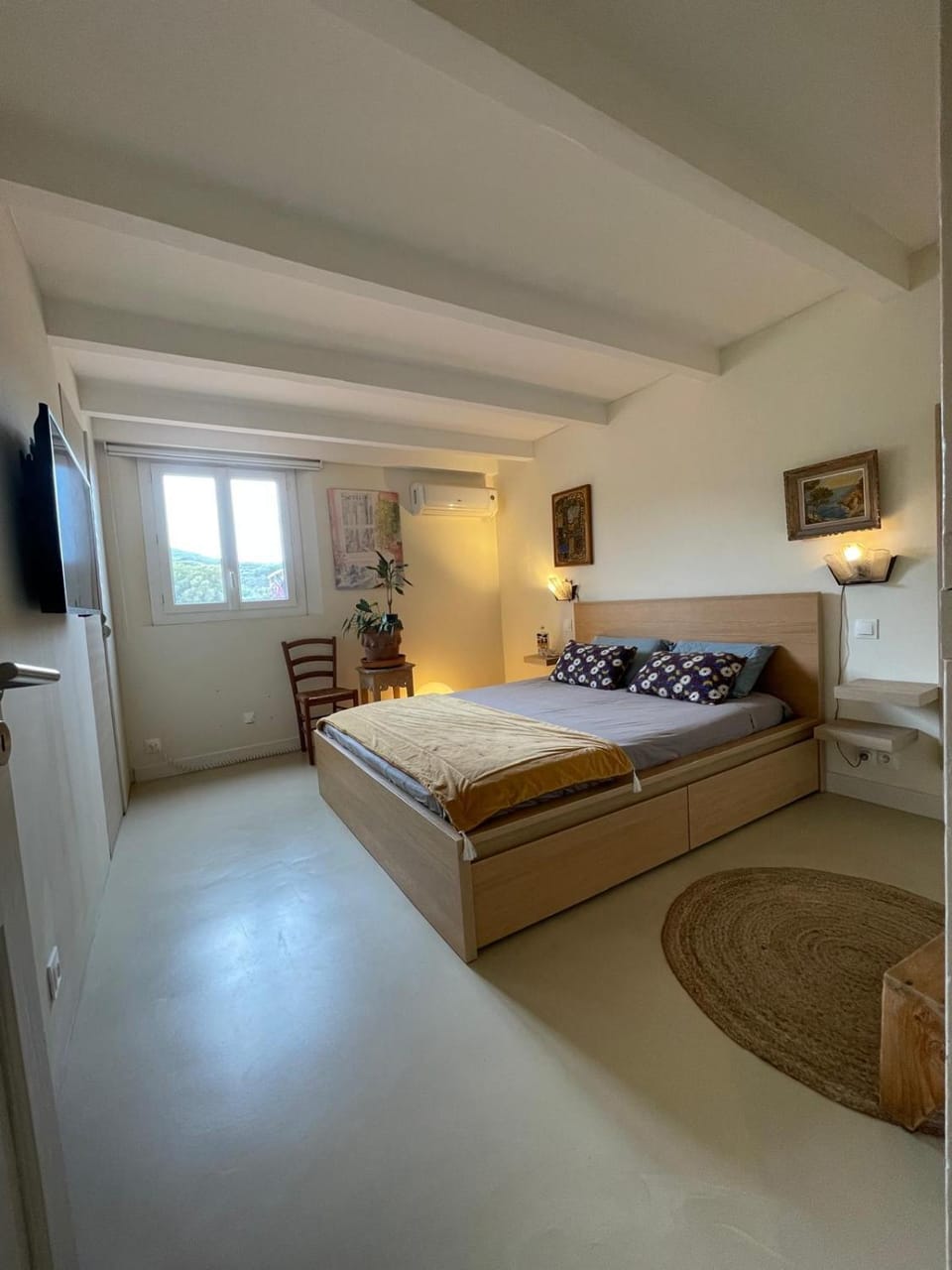 Bed, Photo of the whole room, Bedroom