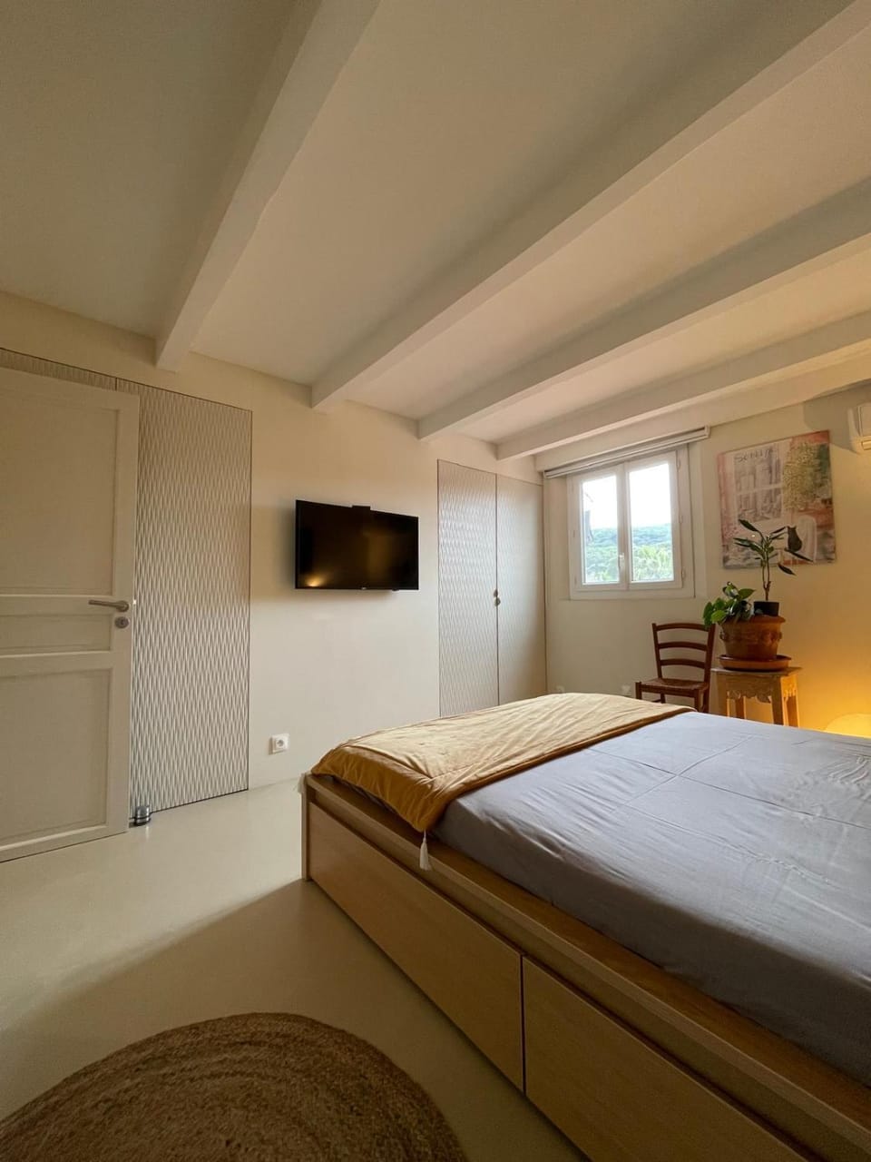 Bed, Photo of the whole room, wardrobe