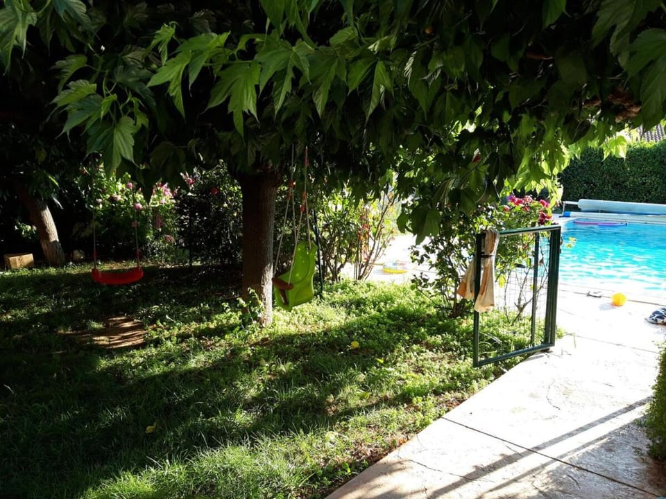 Maison provençale avec une grande piscine Villa in Nimes