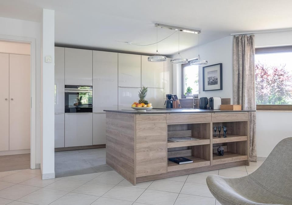 Kitchen or kitchenette, Dining area, dishwasher, oven