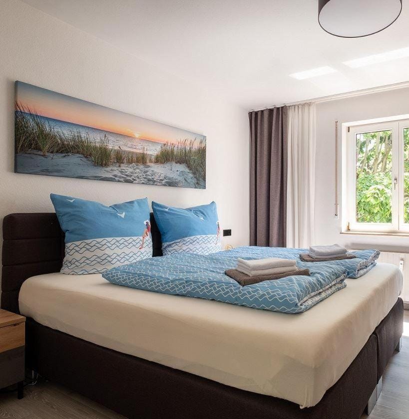 Bed, View (from property/room), Photo of the whole room, Bedroom, towels