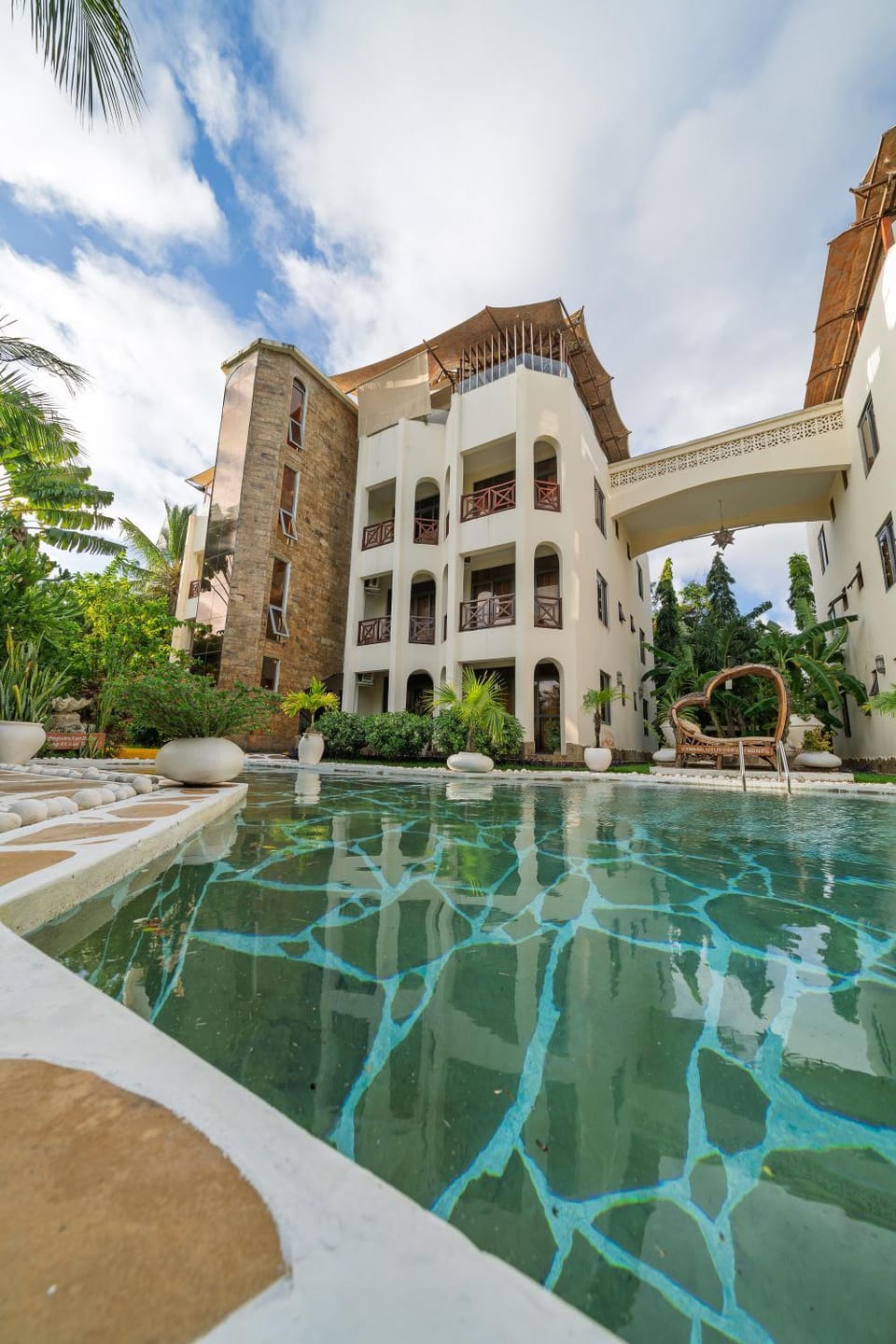 Property building, Pool view, Swimming pool, Swimming pool, sunbed