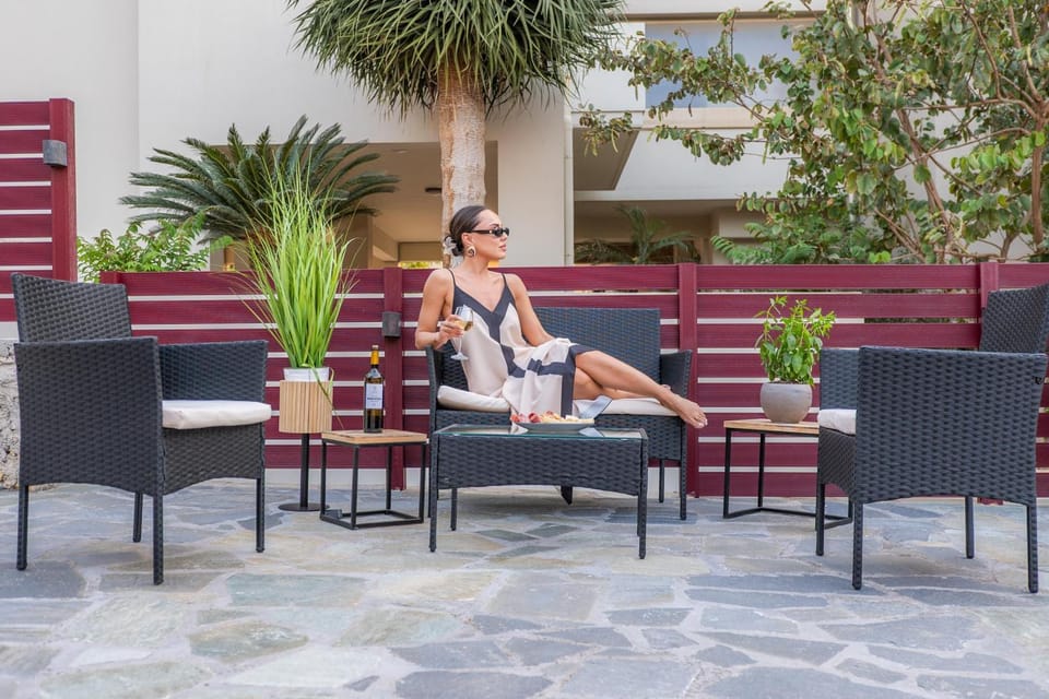 Patio, Day, People, Balcony/Terrace, Living room, Seating area, Guests, group of guests