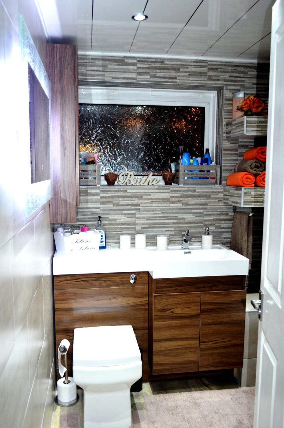 Double room in riverside apartment - B Vacation rental in Glasgow