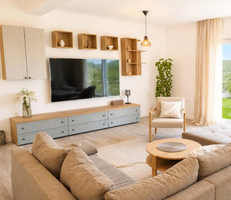 Communal lounge/ TV room, TV and multimedia, Living room, Seating area