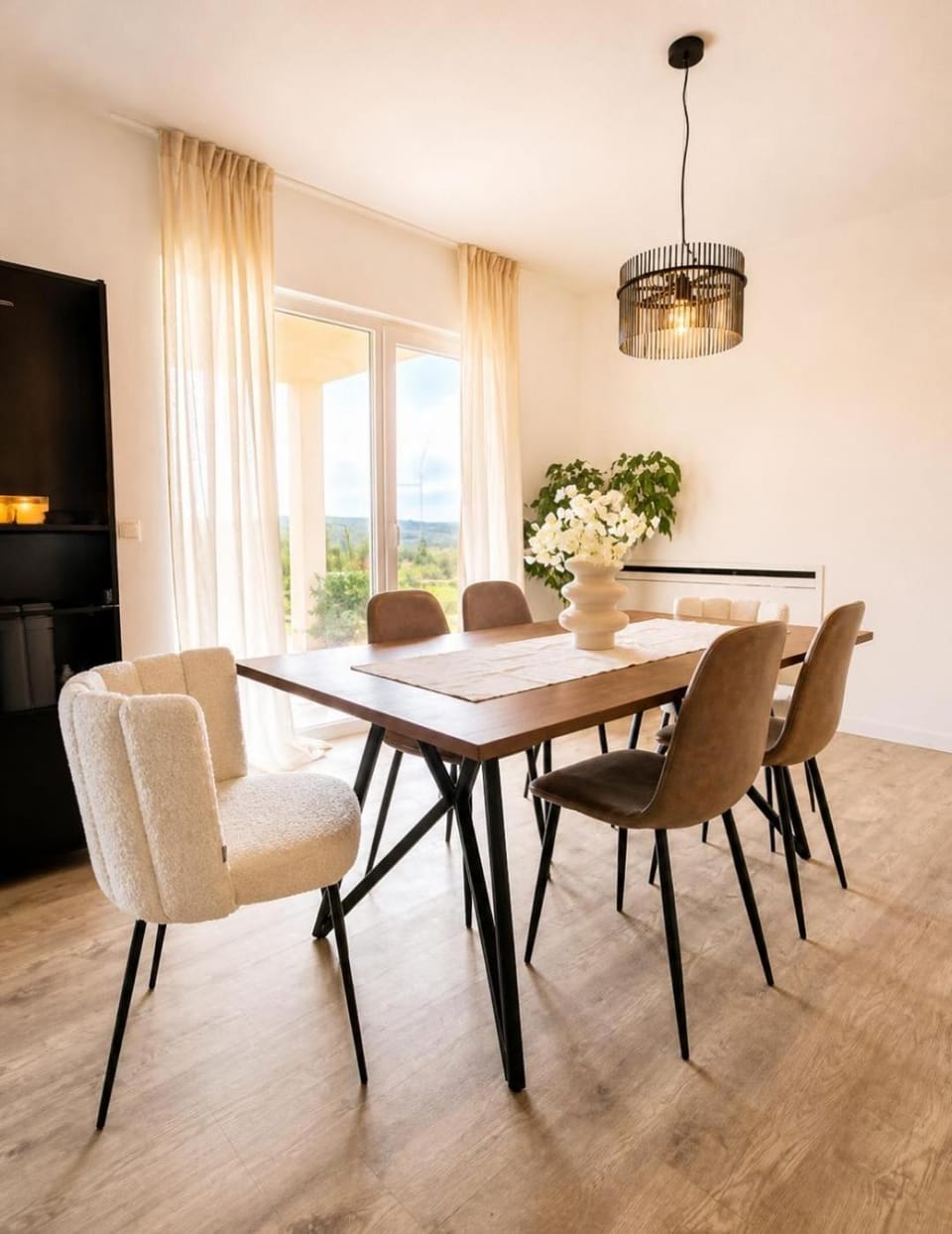 Seating area, Dining area